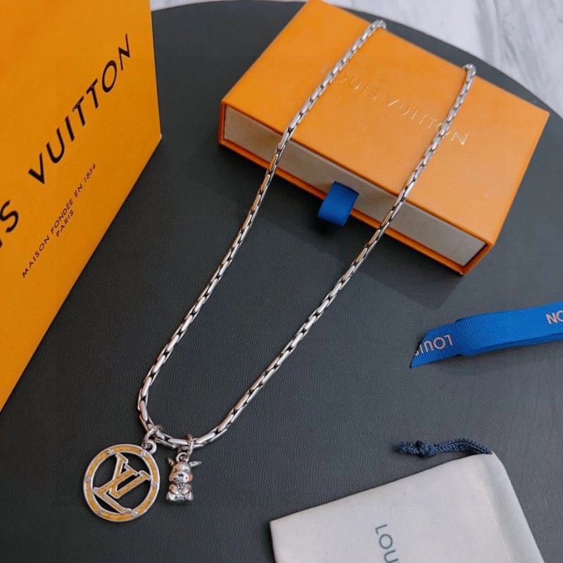Louis Vuitton Necklaces DailyWear 247746