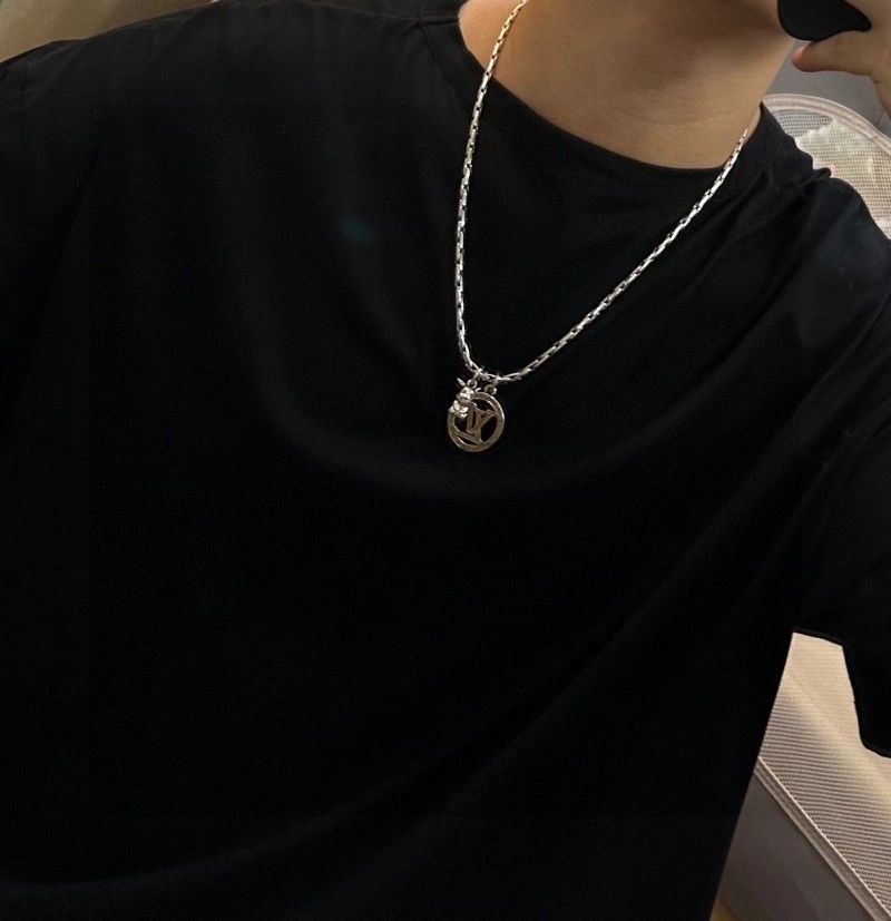 Louis Vuitton Necklaces DailyWear 247746