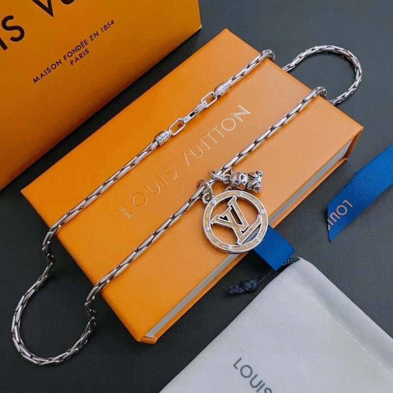 Louis Vuitton Necklaces DailyWear 247746