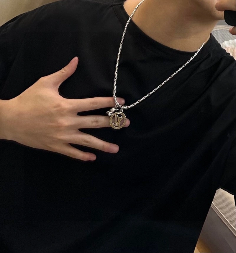 Louis Vuitton Necklaces DailyWear 247746