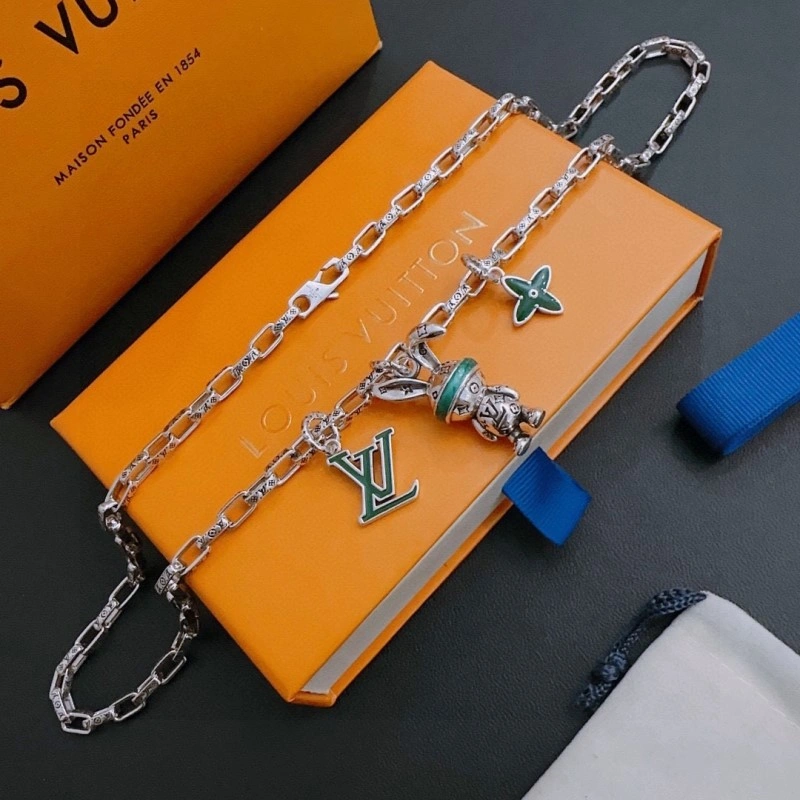 Louis Vuitton Necklaces Stylish 247742