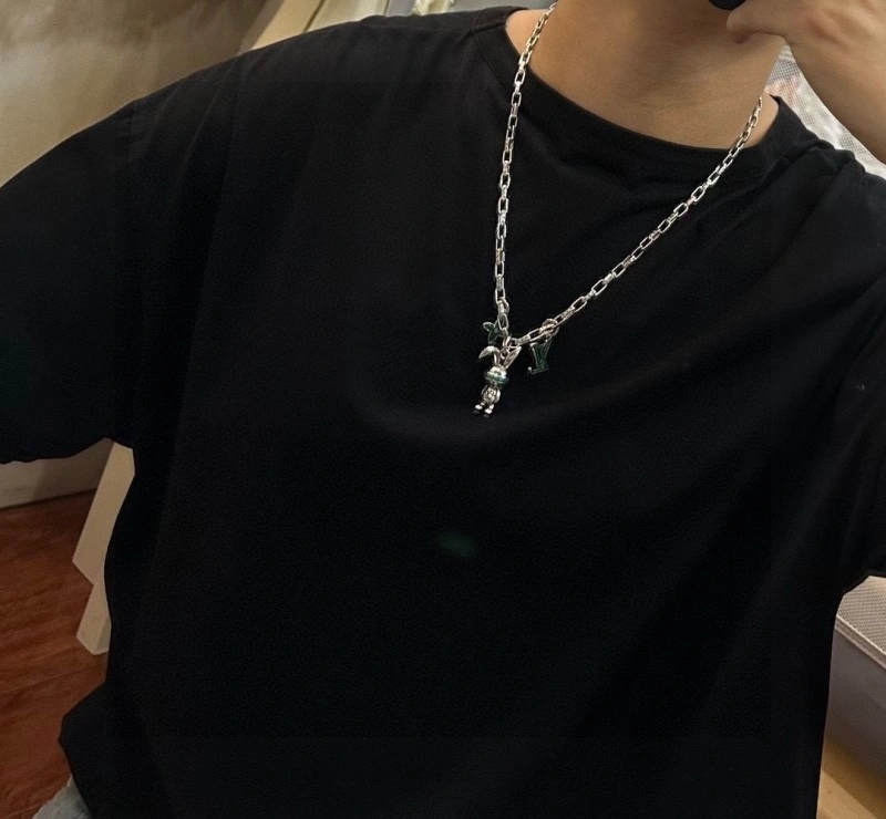 Louis Vuitton Necklaces Stylish 247742