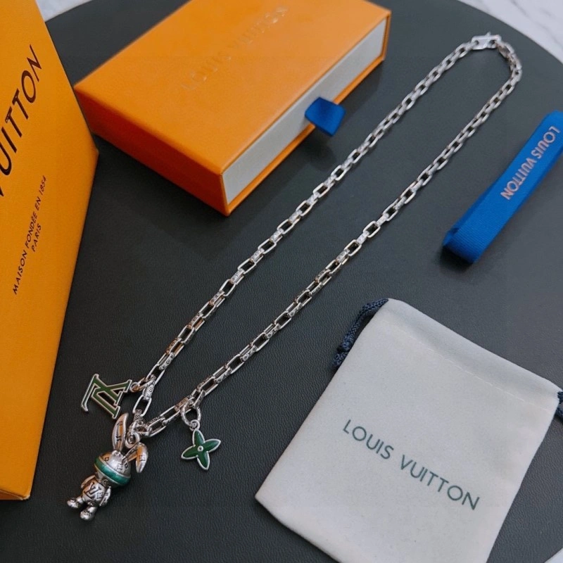 Louis Vuitton Necklaces Stylish 247742