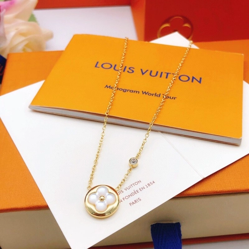 Chic Louis Vuitton Necklaces 247725