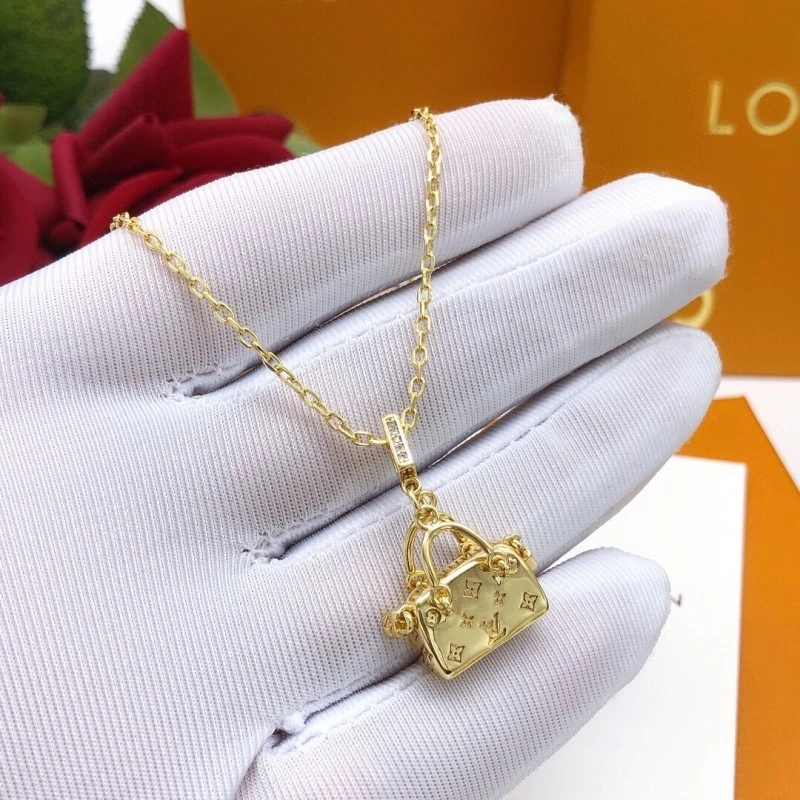 Vibrant Louis Vuitton Necklaces 247738