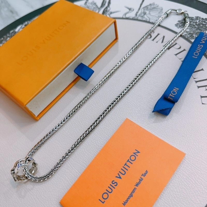 Effortless Louis Vuitton Necklaces 247737