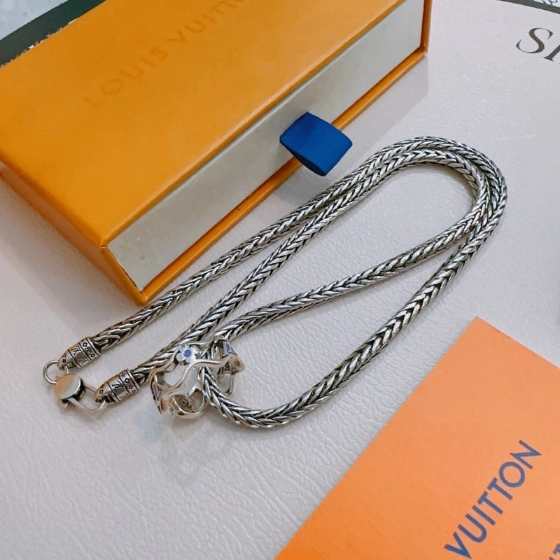 Effortless Louis Vuitton Necklaces 247737