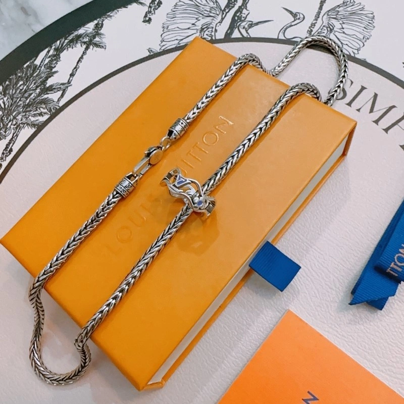 Effortless Louis Vuitton Necklaces 247737