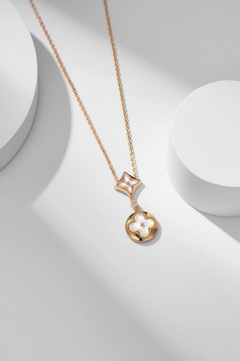 Louis Vuitton Necklaces Elegant 247715