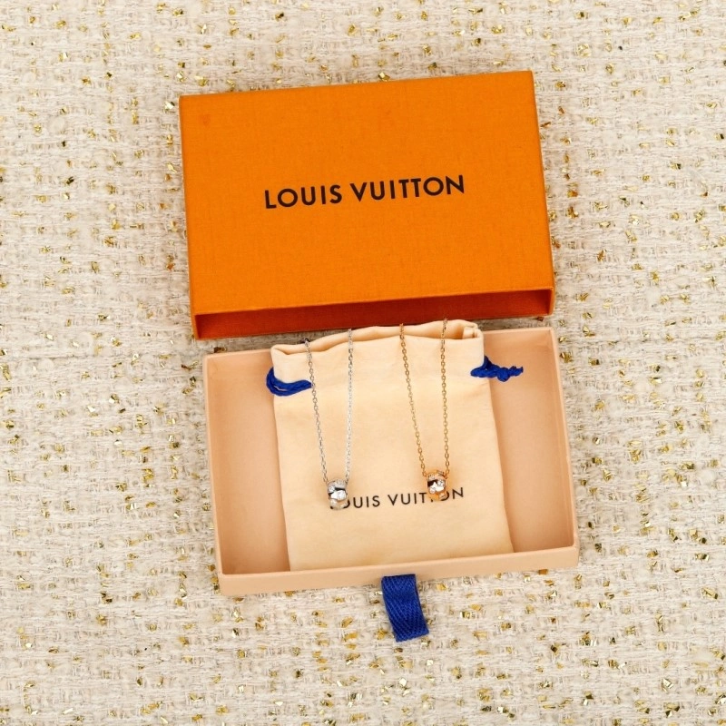 Louis Vuitton Necklaces Minimalist 247736