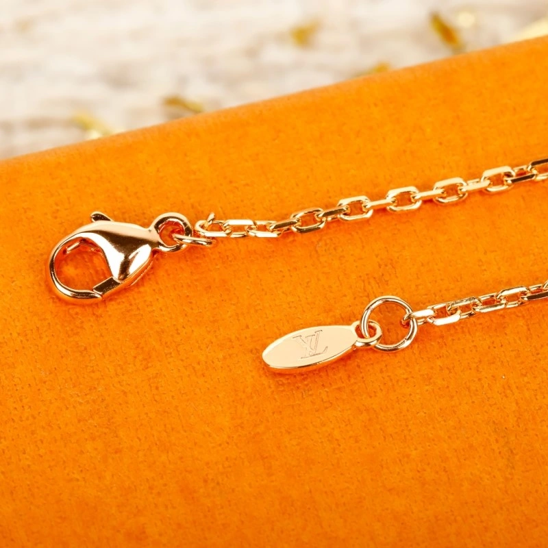 Louis Vuitton Necklaces Minimalist 247736