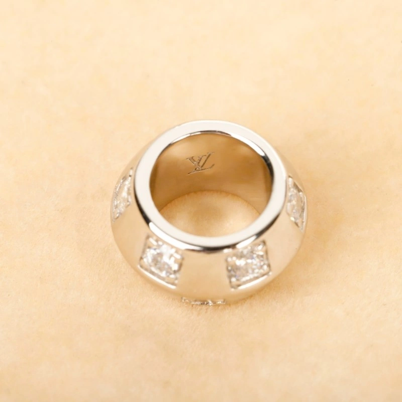 Louis Vuitton Necklaces Minimalist 247736