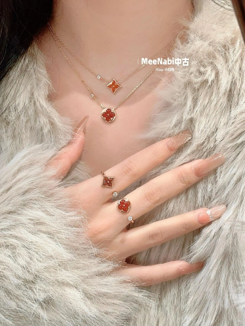 HighQuality Louis Vuitton Necklaces 247740