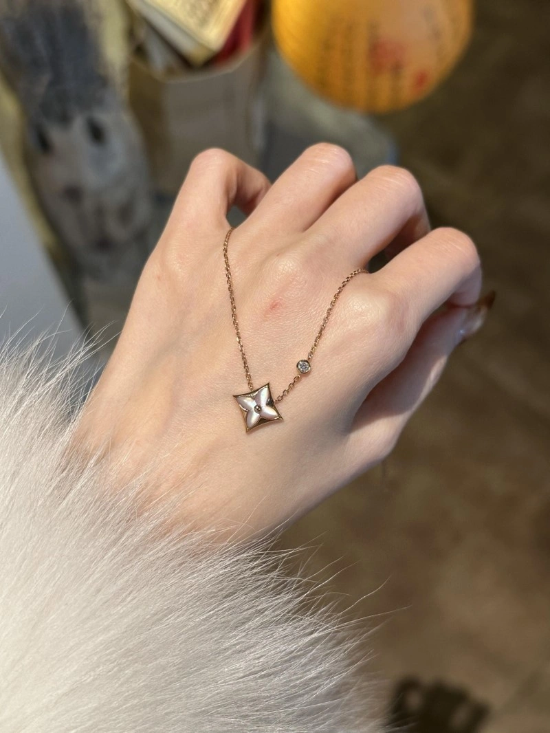 ZeroBulk Louis Vuitton Necklaces 247726