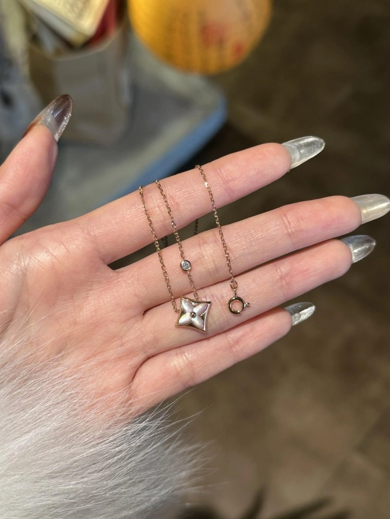 ZeroBulk Louis Vuitton Necklaces 247726