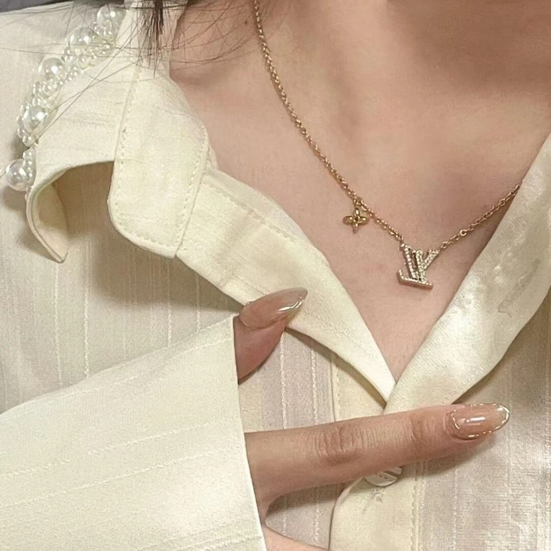 Louis Vuitton Necklaces WellDesigned 247724