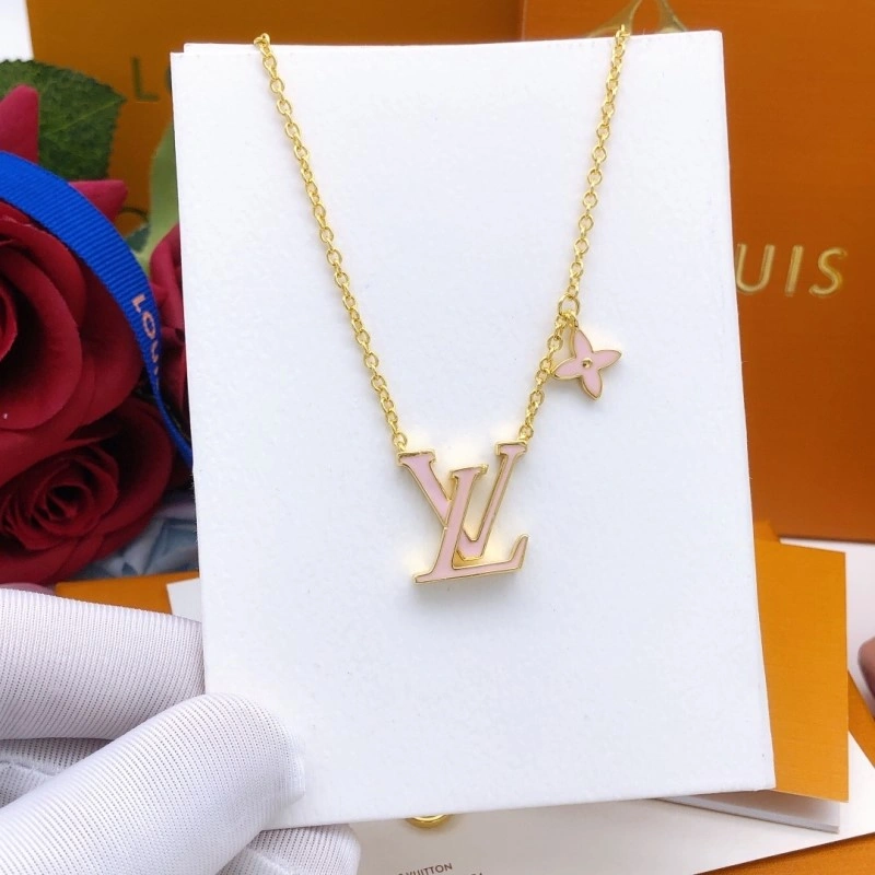Functional Louis Vuitton Necklaces 247711