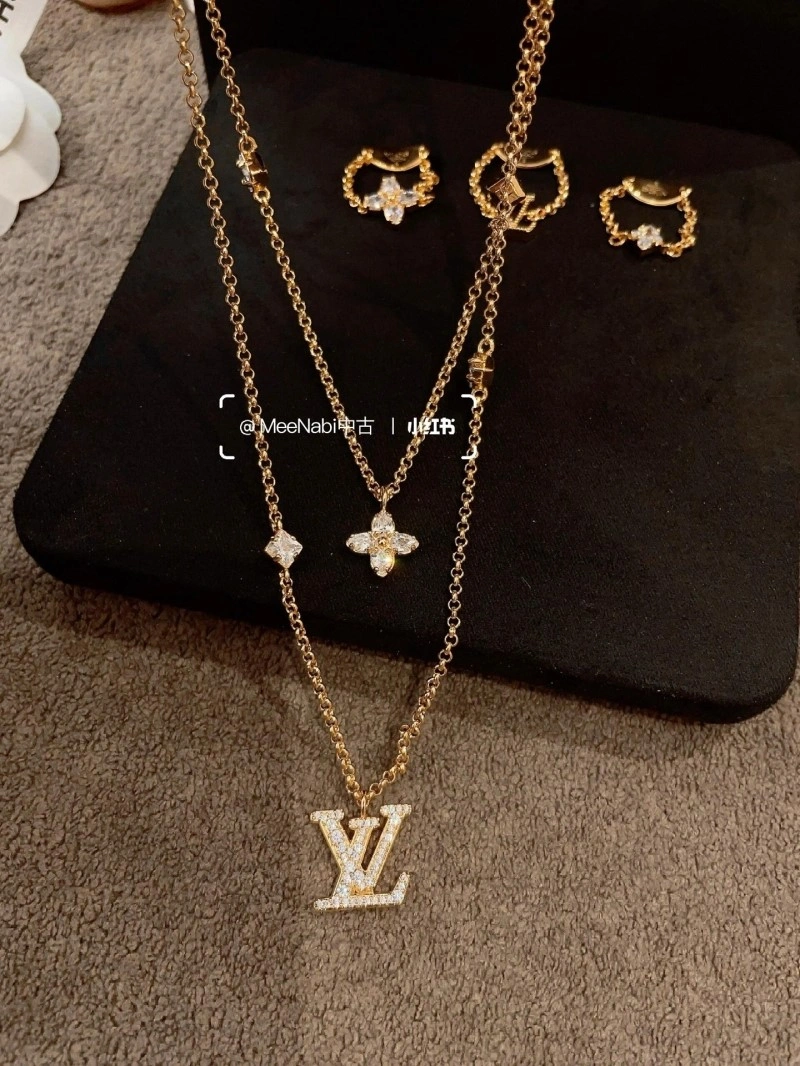 Louis Vuitton Necklaces Upgraded 247716