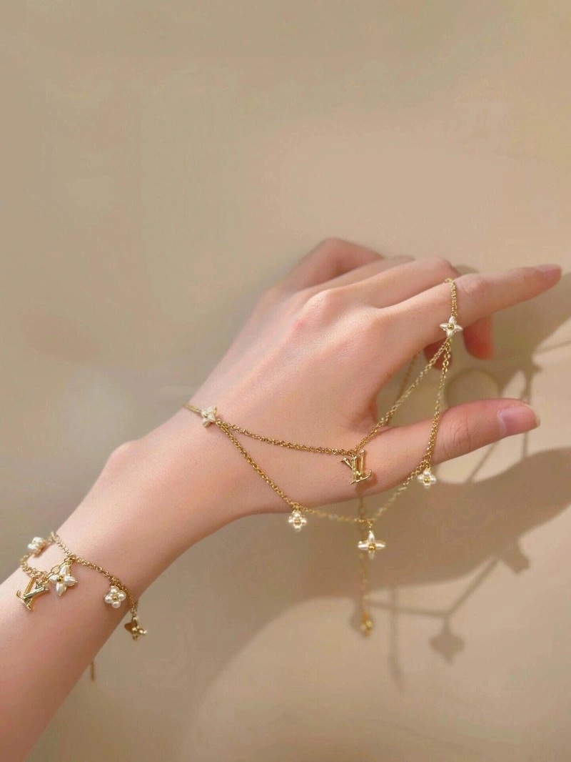 Louis Vuitton Necklaces Youthful 247709