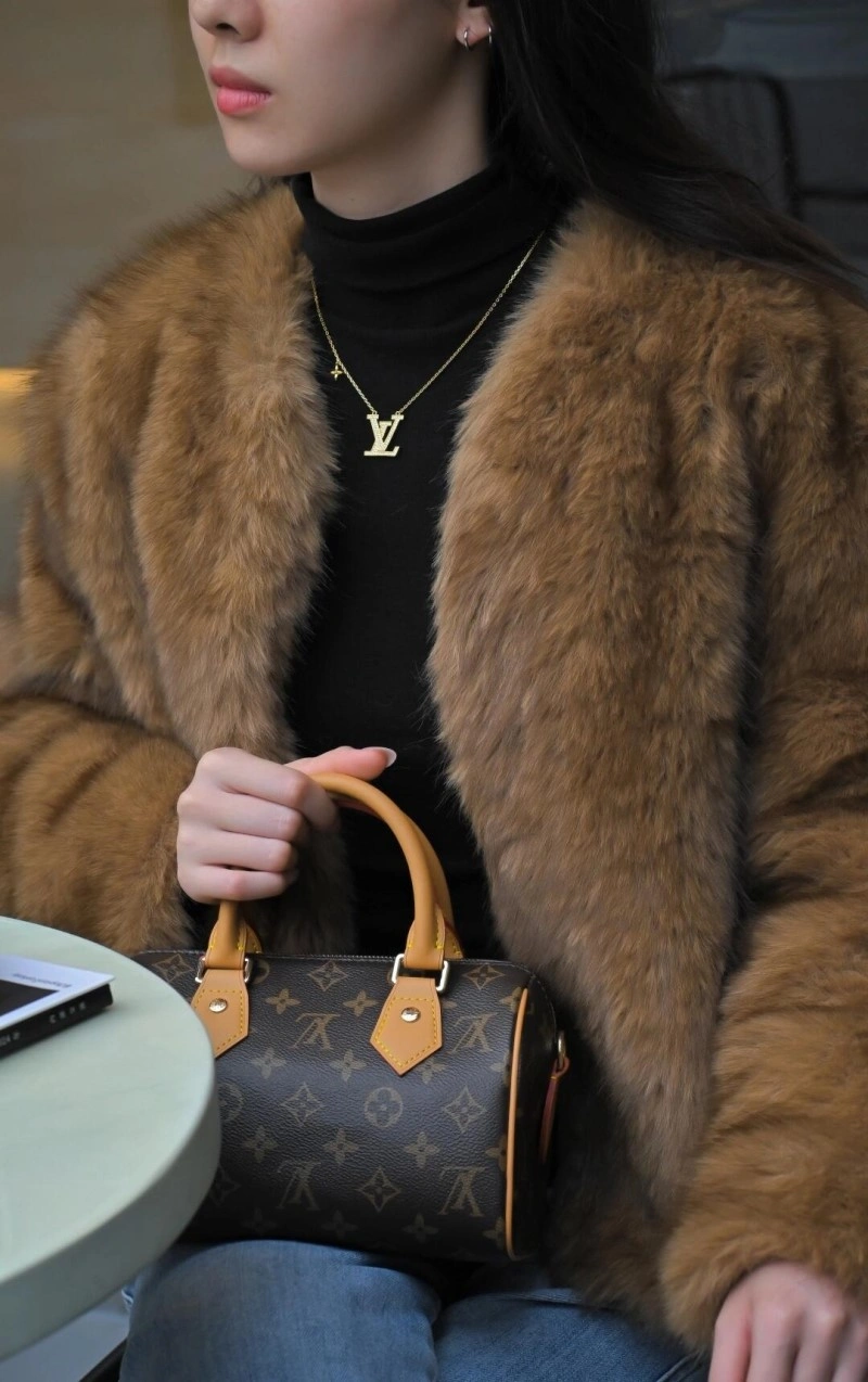 Louis Vuitton Necklaces Packable 247708