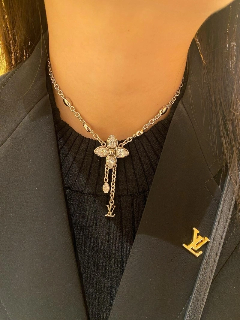 Compact Louis Vuitton Necklaces 247706