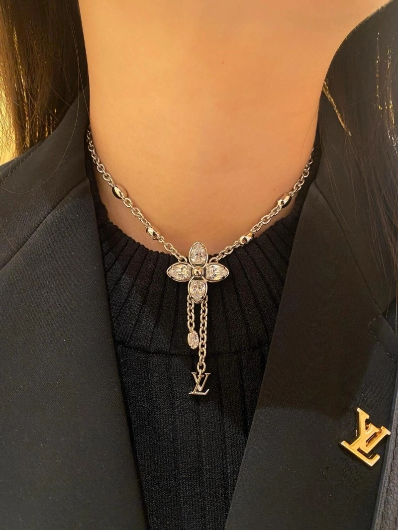 Compact Louis Vuitton Necklaces 247706