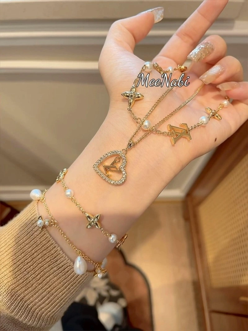 Louis Vuitton Necklaces UrbanChic 247704