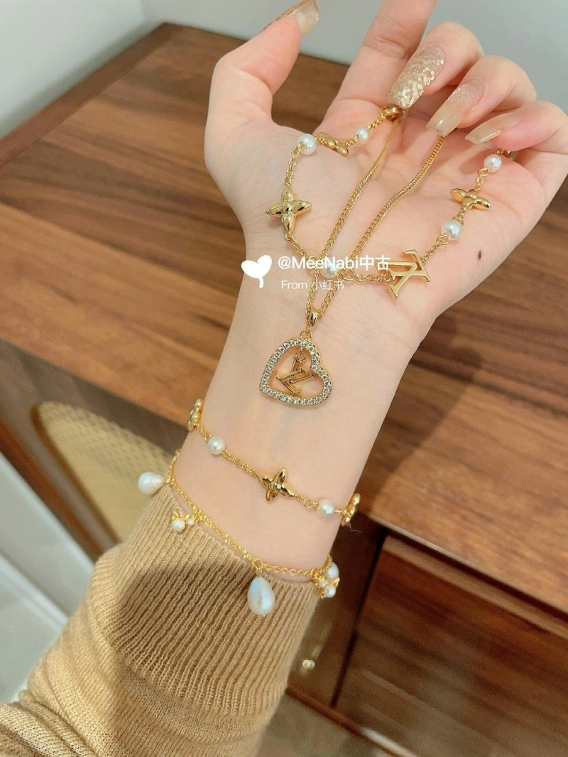 Louis Vuitton Necklaces UrbanChic 247704