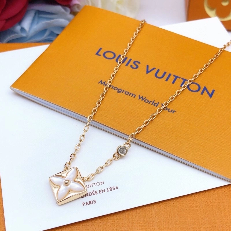 Louis Vuitton Necklaces Sleek 247679