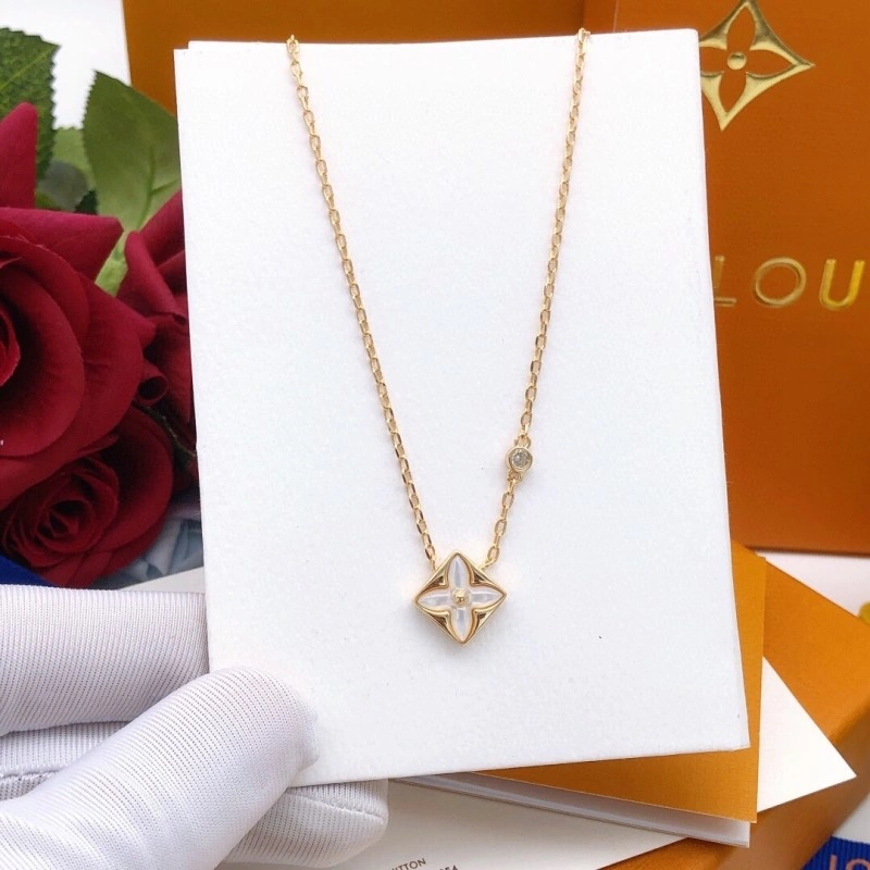 Louis Vuitton Necklaces Sleek 247679