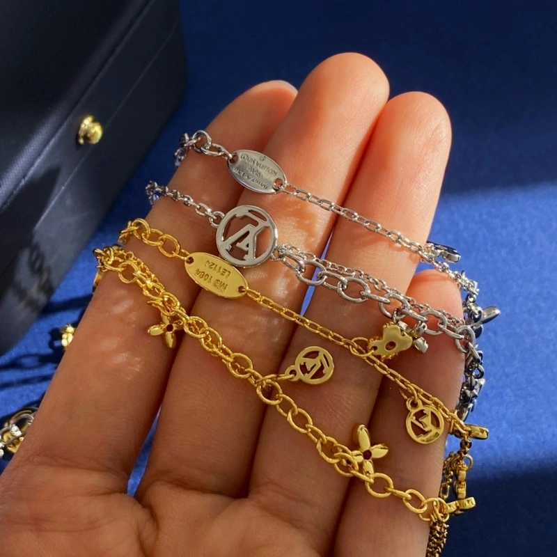 FastDry Louis Vuitton Necklaces 247700