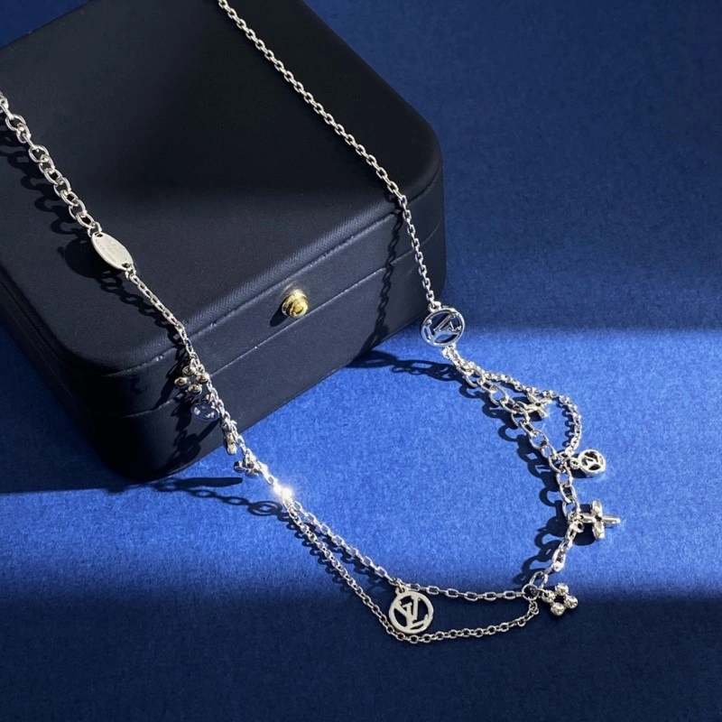 FastDry Louis Vuitton Necklaces 247700
