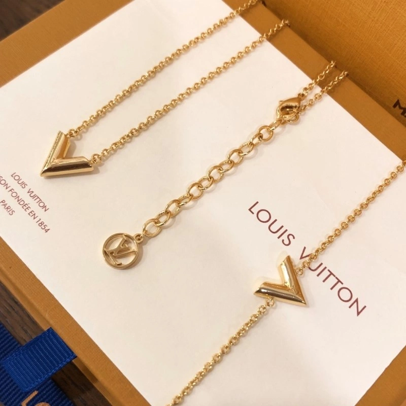 Louis Vuitton Necklaces SportInspired 247696