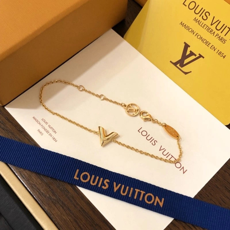 Louis Vuitton Necklaces SportInspired 247696