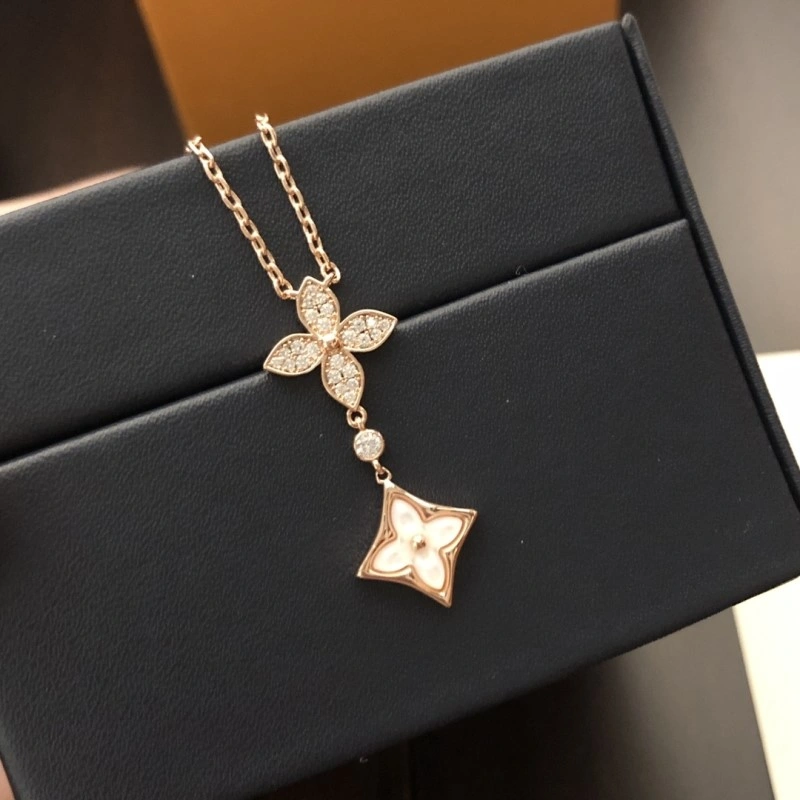 Neat Louis Vuitton Necklaces 247687