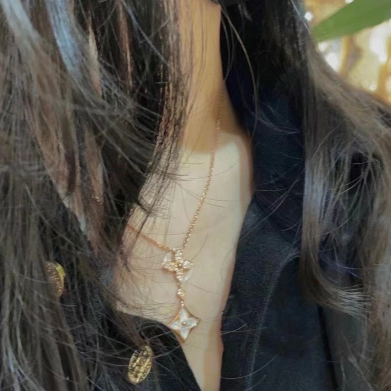 Neat Louis Vuitton Necklaces 247687