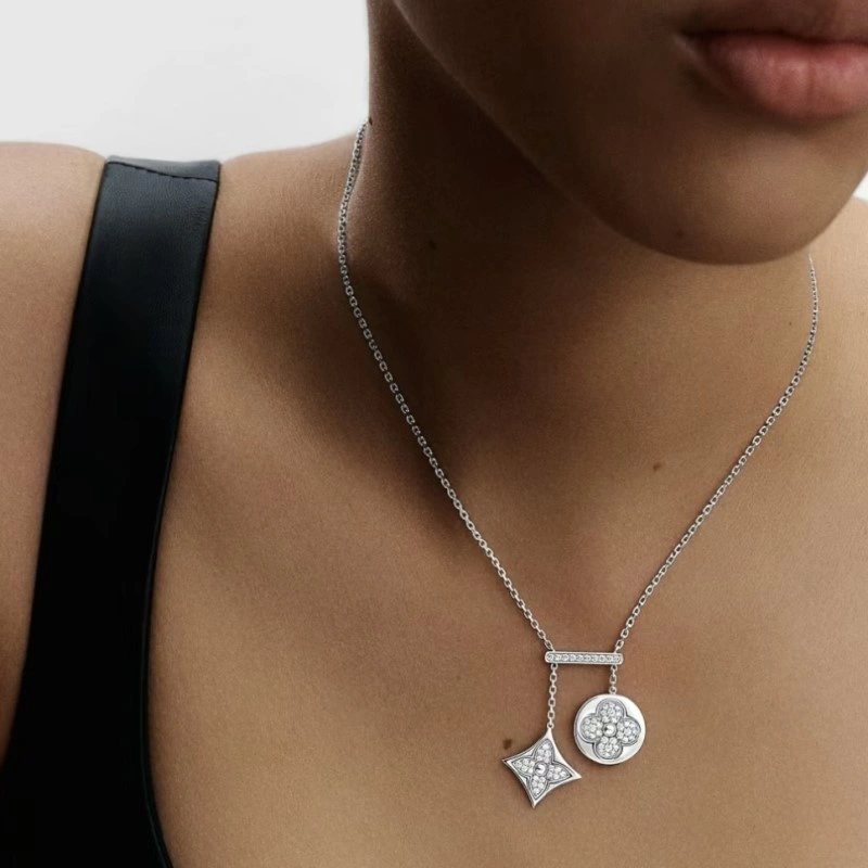 Louis Vuitton Necklaces Vibrant 247677