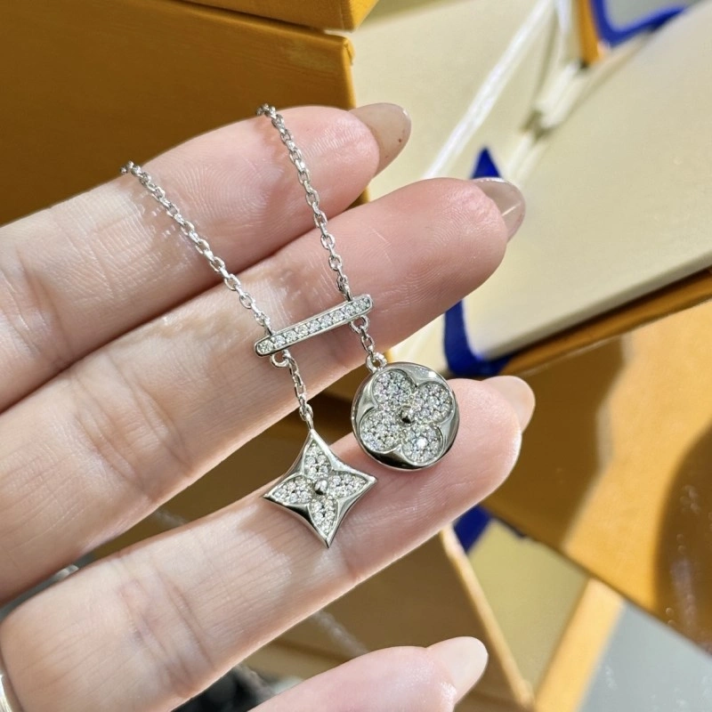 Louis Vuitton Necklaces Vibrant 247677