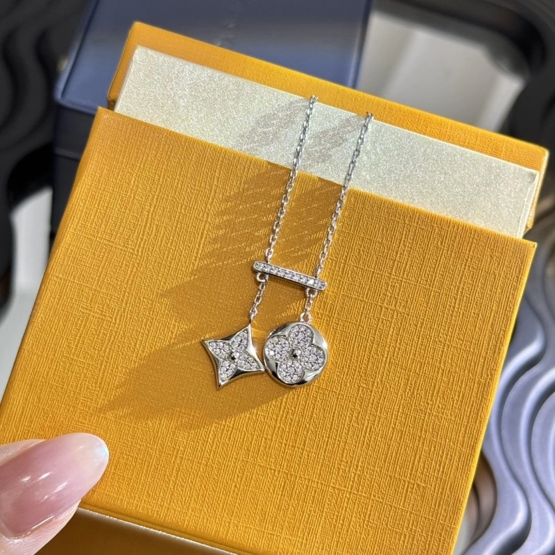 Louis Vuitton Necklaces Vibrant 247677