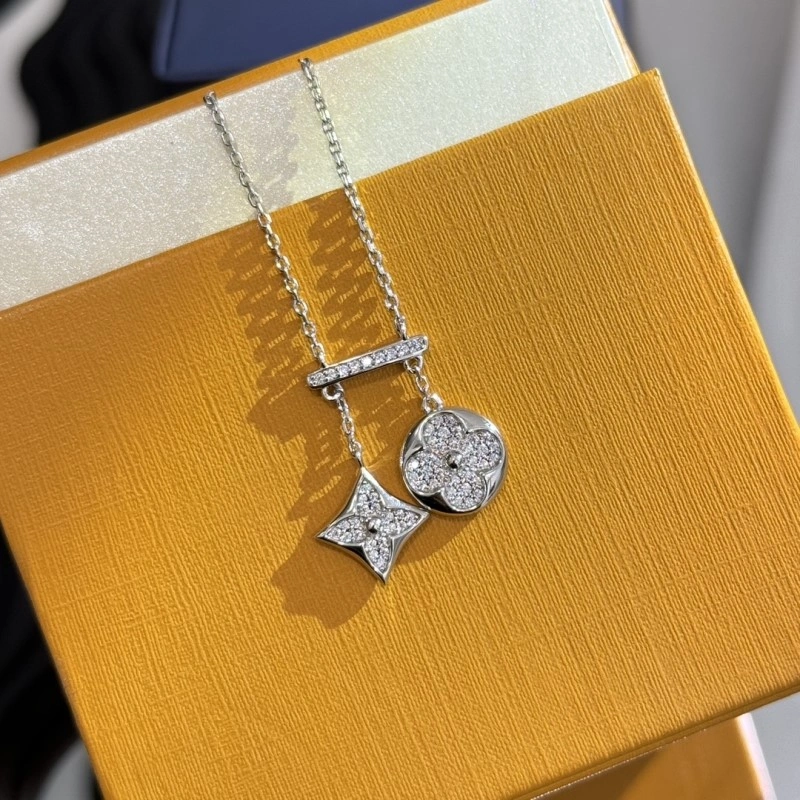 Louis Vuitton Necklaces Vibrant 247677
