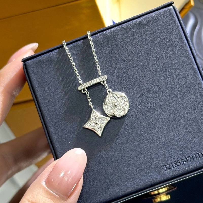 Louis Vuitton Necklaces Vibrant 247677