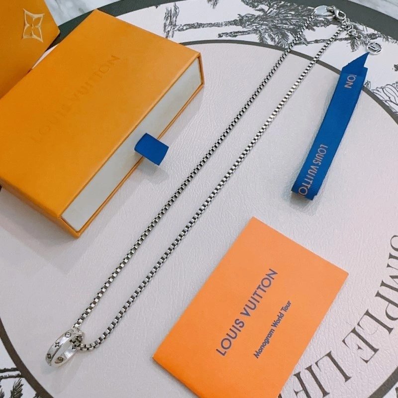 SmoothTexture Louis Vuitton Necklaces 247678