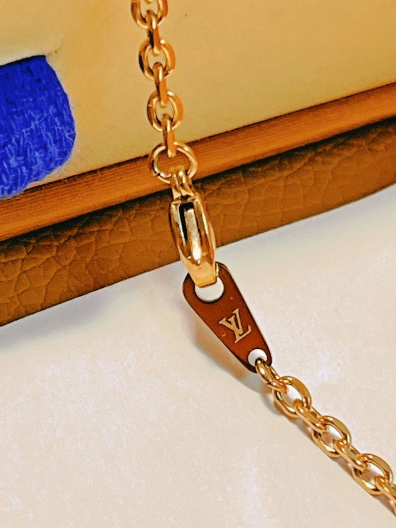 EyeCatching Louis Vuitton Necklaces 268417