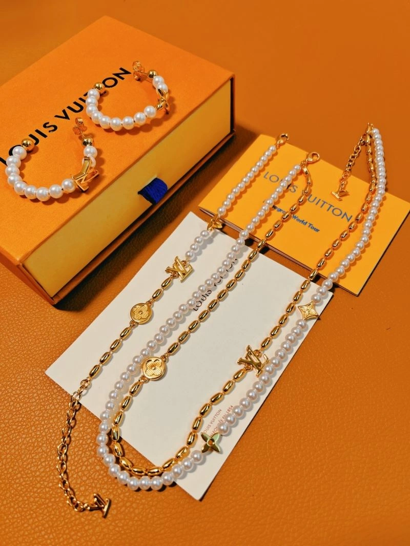 Affordable Louis Vuitton Necklaces 268411