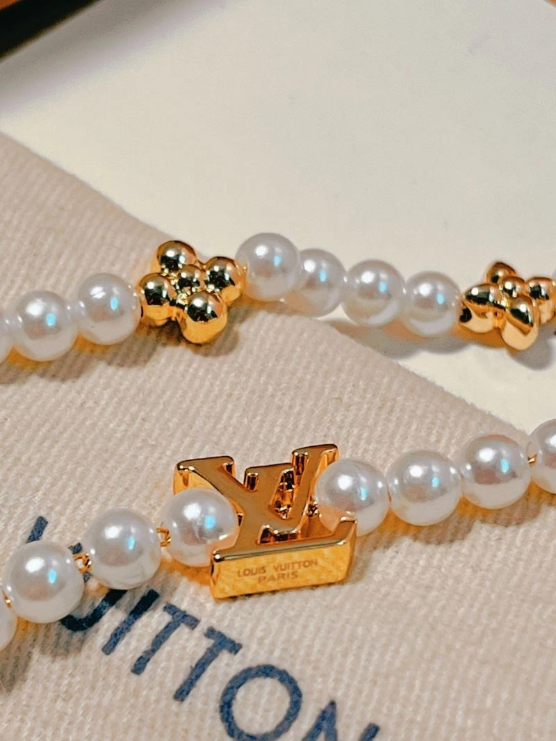 UrbanChic Louis Vuitton Necklaces 268410