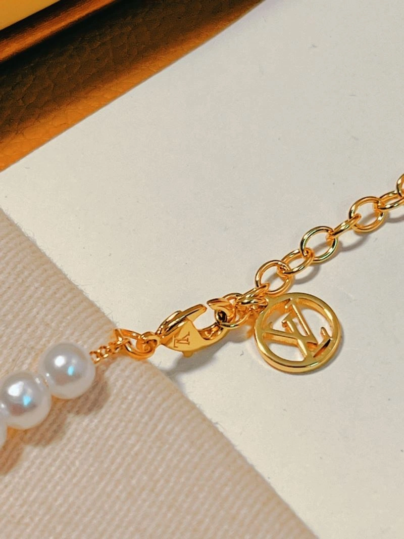 UrbanChic Louis Vuitton Necklaces 268410