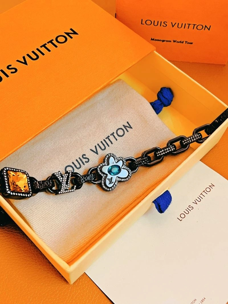 Louis Vuitton Necklaces DailyWear 268409