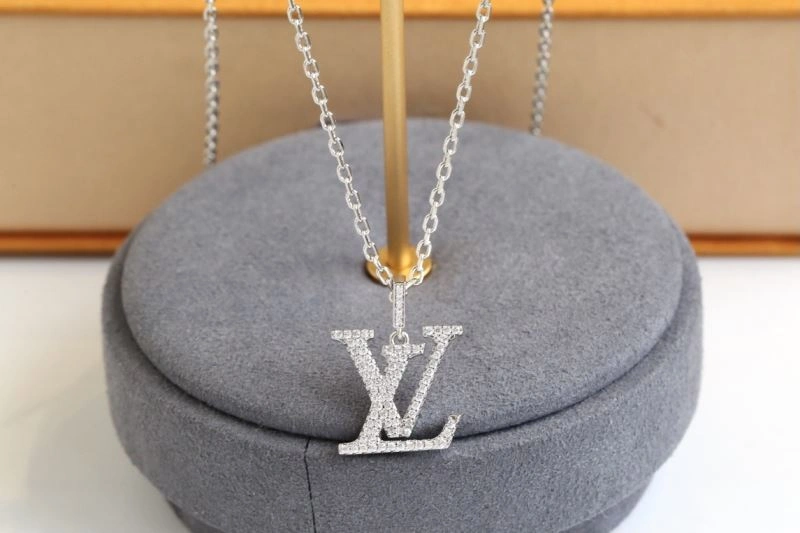 Louis Vuitton Necklaces Comfortable 268407