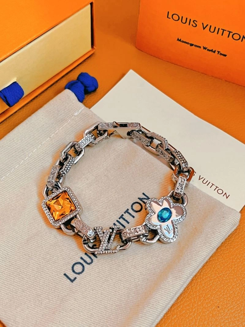 Louis Vuitton Necklaces Classic 268394