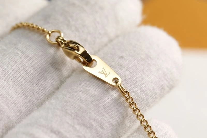Louis Vuitton Necklaces OnTrend 268403